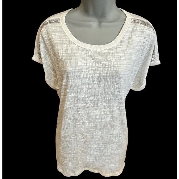 Cool soft white top with pretty silver beading at shoulders. Sz. XL - Picture 5 of 7